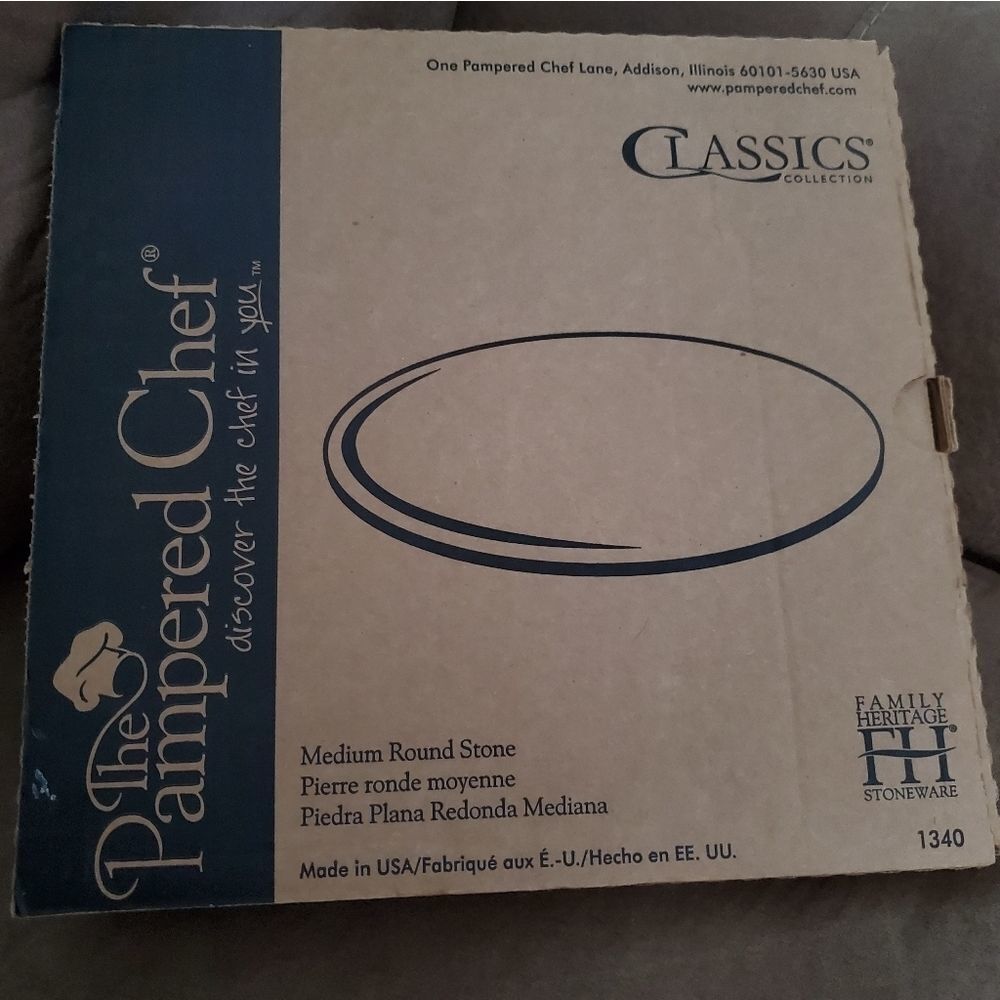 Pampered Chef Medium Round Stone- Pre-seasoned